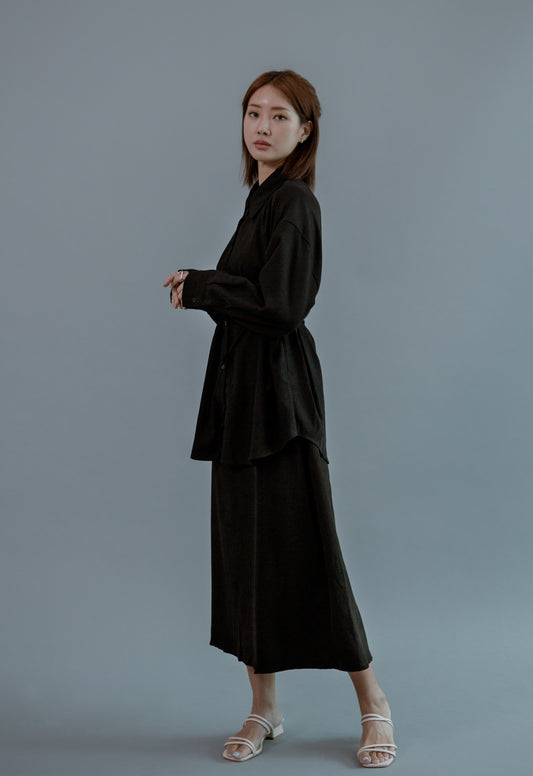 Saero Collective Made in Korea Korean Fashion Singapore Minimalist Fashion and Accessories Korean Clothes Black Midi Skirt