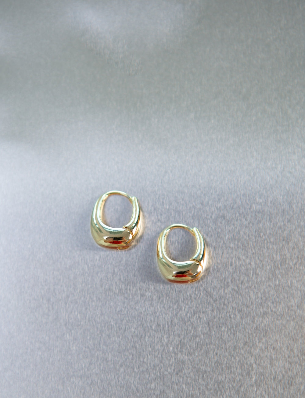 Huggie Earrings [Gold Ver.]