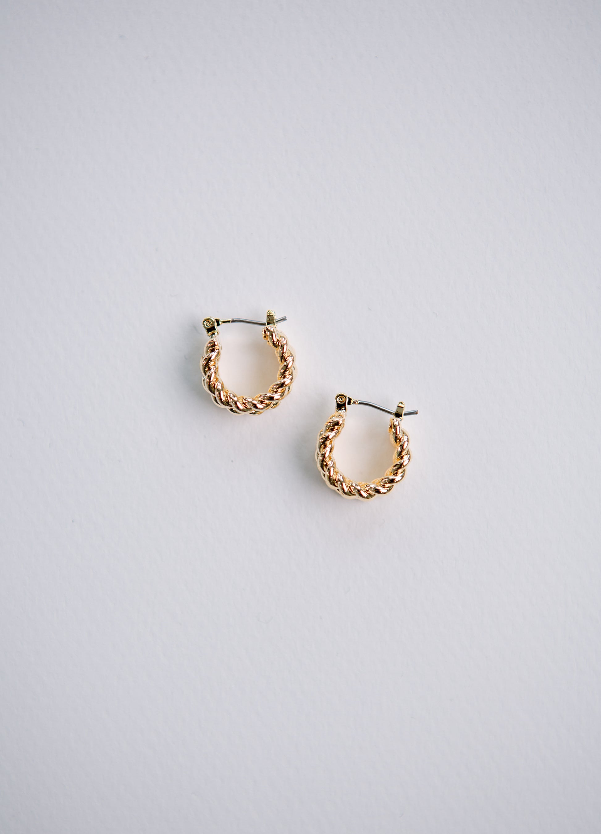 Saero Collective Korean Fashion Singapore Korean Accessories Earrings Made in Korea Seoul Minimalist Korean Fashion Gold