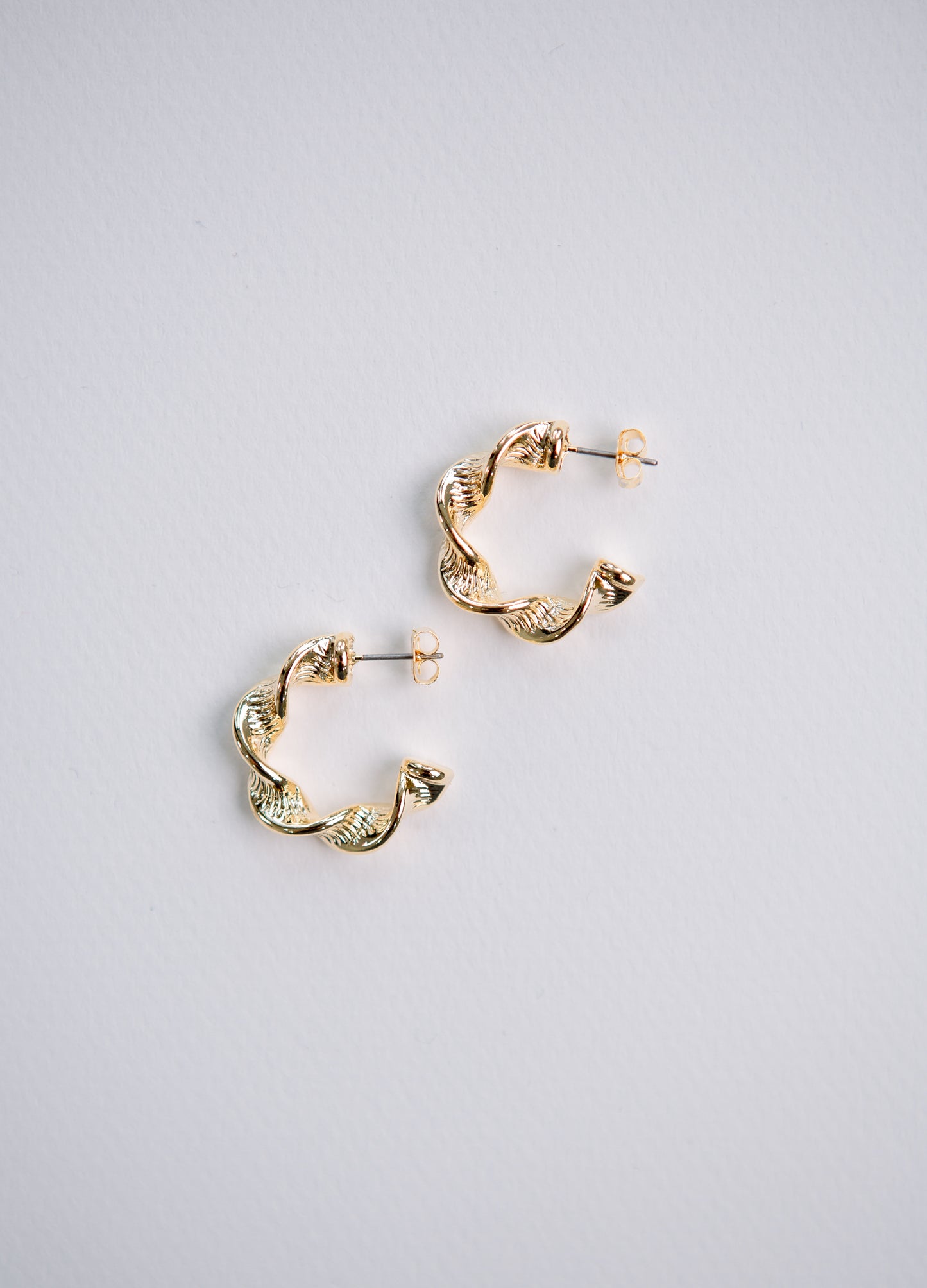 Saero Collective Korean Fashion Singapore Korean Accessories Earrings Made in Korea Seoul Minimalist Korean Fashion Gold Earrings