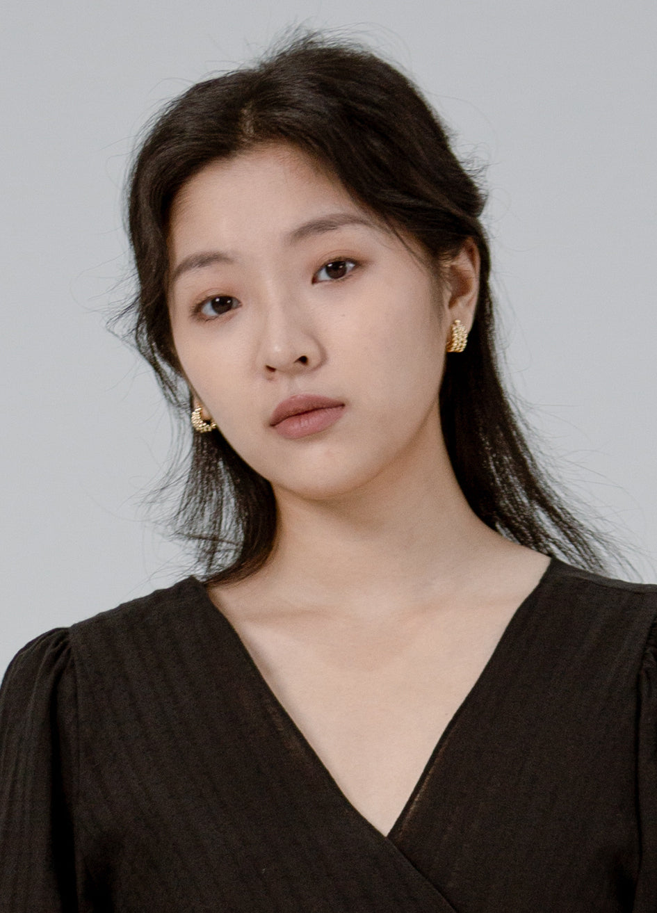 Saero Collective Korean Fashion Singapore Korean Accessories Earrings Made in Korea Seoul Minimalist Korean Fashion Gold